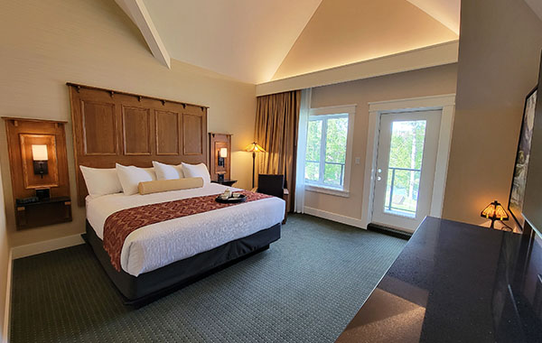 The King Deluxe Lake View suites offering picturesque views of Waterton Lake.