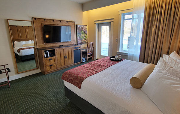 The King Deluxe Lake View suites offering picturesque views of Waterton Lake.