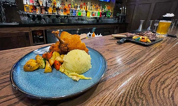 An image of our Chicken Cordon Bleu with Yukon Gold Mashed Potatos and roasted vegetables, along with our Chef Carved 28 Day Aged AAA Alberta Prime Rib.